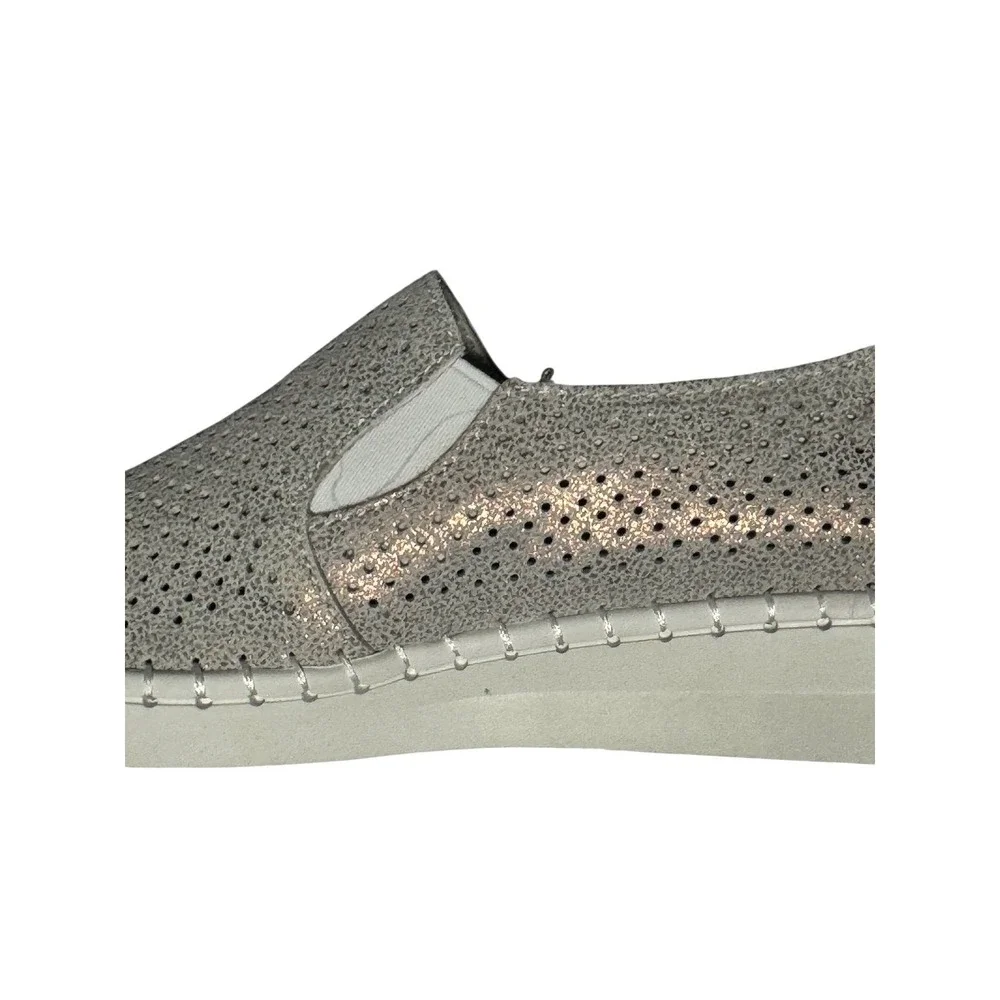 Bernie Mev New York Womens Metallic Pewter Perforated Slip On Sneakers‎ Size 36